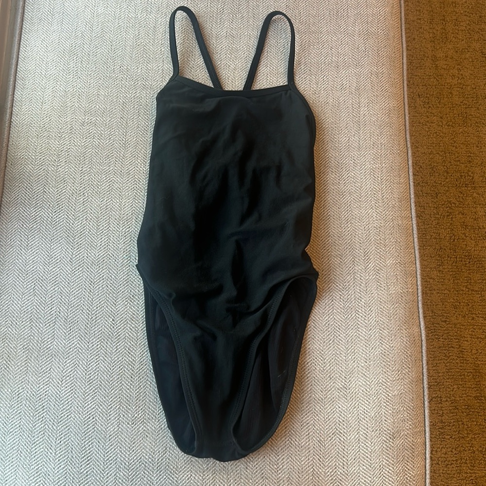 Joyln “Jackson 4” swimsuit that ties in the back // Size 28